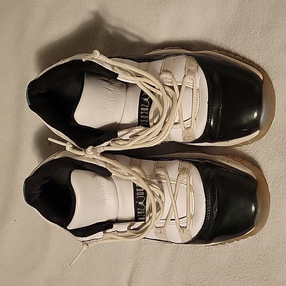 Jordans 6y - Picture 1 of 6
